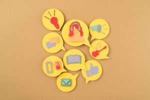 social-media-still-life-flat-lay_23-2149019145