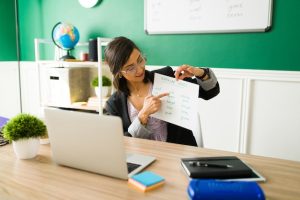 attractive-young-woman-giving-virtual-class-english-lesson-pandemic_662251-2242