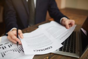 business-advisor-working-with-documentation_1098-15366