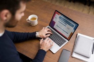 man-taking-e-leraning-courses_23-2149231585