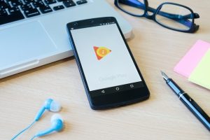 plugs-background-phone-market-new-google_1421-357