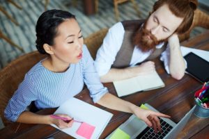 pointing-screen_1098-14743