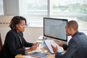 afro-american-man-suit-holding-documents-talking-female-boss_1098-20604
