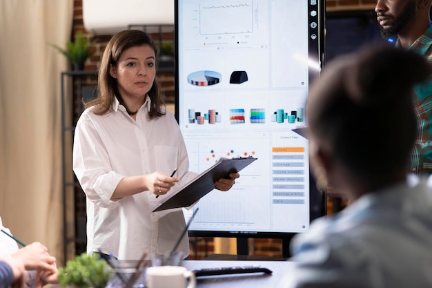 Best Cover Letter Format for Job - Caucasian Woman Presents Project Plans With Clipboard 482257 121162 