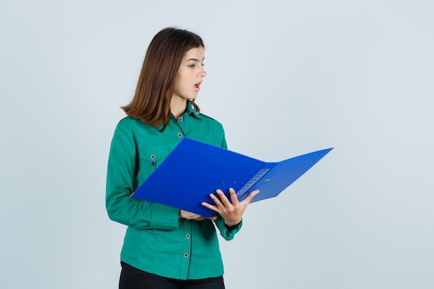 Free Cover Letter Maker Create - Expressive Young Woman Posing Studio 176474 35794 