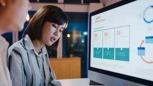 group-asia-businessman-businesswoman-using-computer-presentation-communication-meeting-brainstorming-ideas_7861-3141