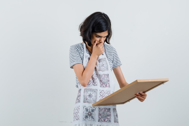 Cover Letter Example Job Application - Little Girl Looking Empty Frame T Shirt Apron Looking Surprised 176474 40149 