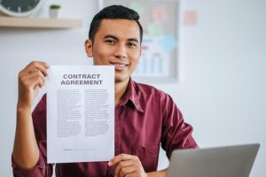 male-employee-presenting-work-with-documents-office_1150-52062-9